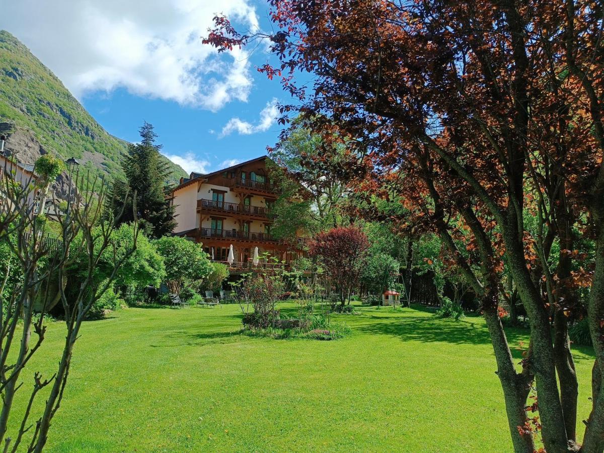 Hotel Estanys Blaus Tavascan Exteriör bild