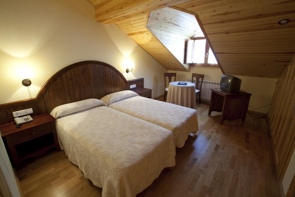 Hotel Estanys Blaus Tavascan Exteriör bild